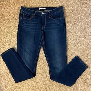 Women Levi’s 711 Mid Rise Skinny Jeans